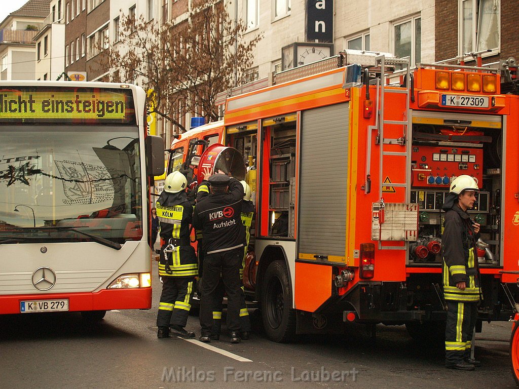 Feuer Koeln Muelheim Frankfurterstr Wiener Platz P80.JPG